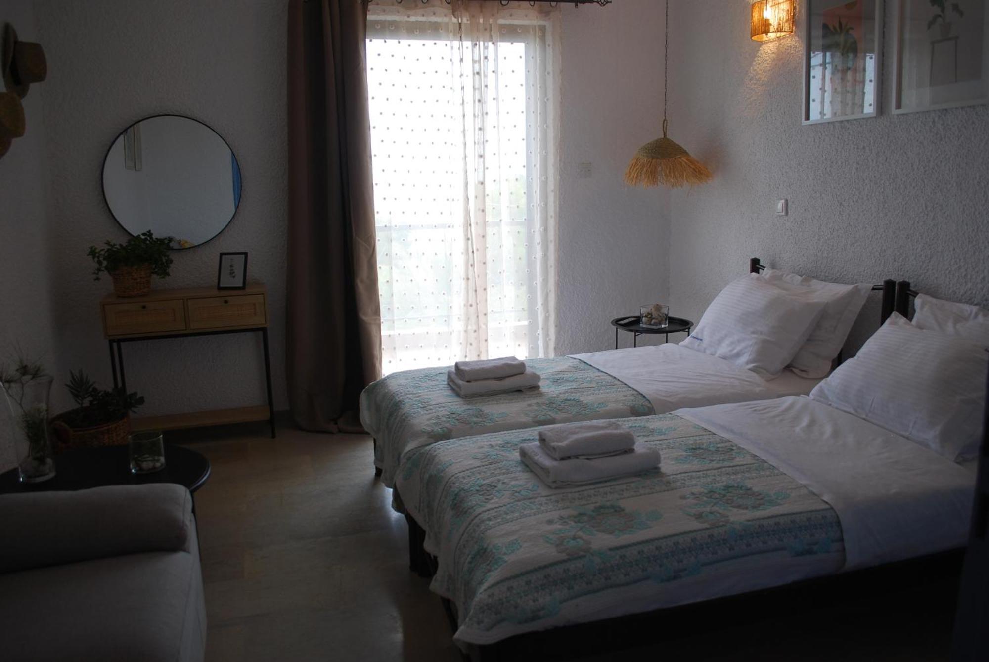Sunset Rooms Agia Marina  Extérieur photo