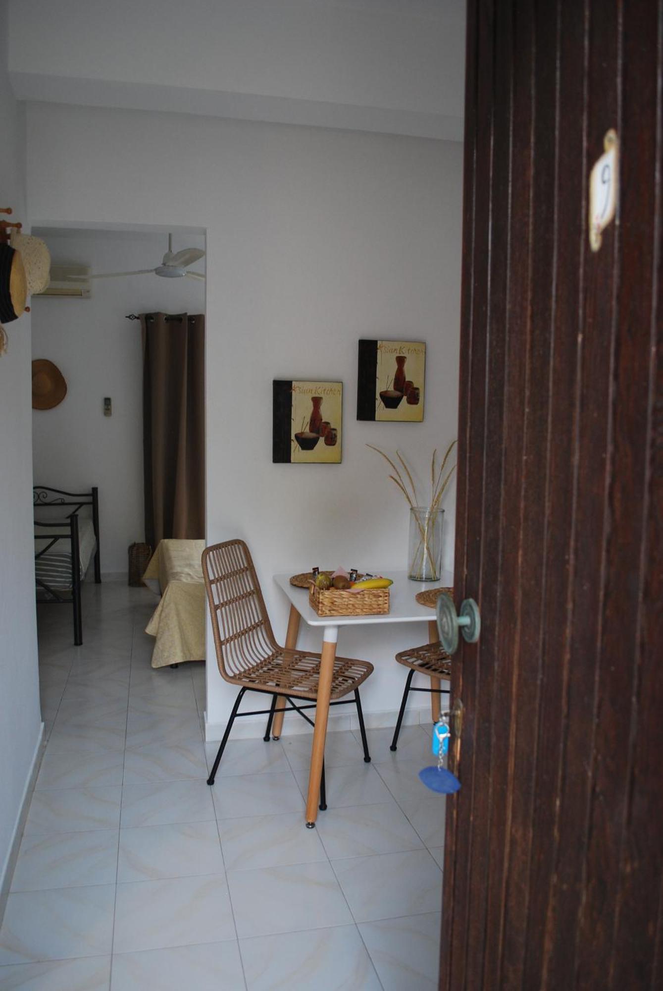 Sunset Rooms Agia Marina  Extérieur photo
