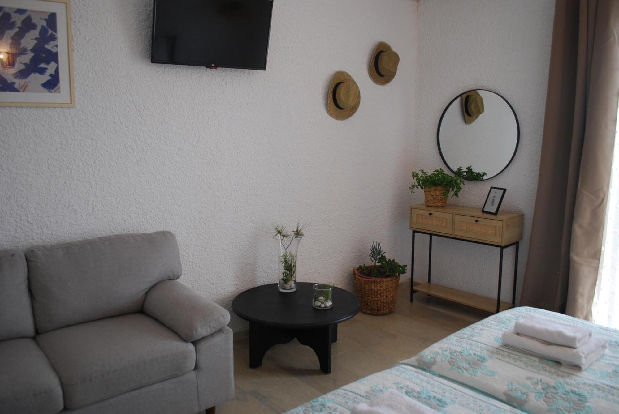 Sunset Rooms Agia Marina  Extérieur photo