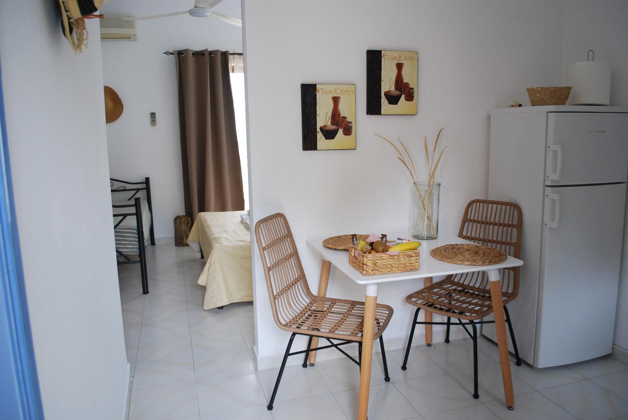 Sunset Rooms Agia Marina  Extérieur photo
