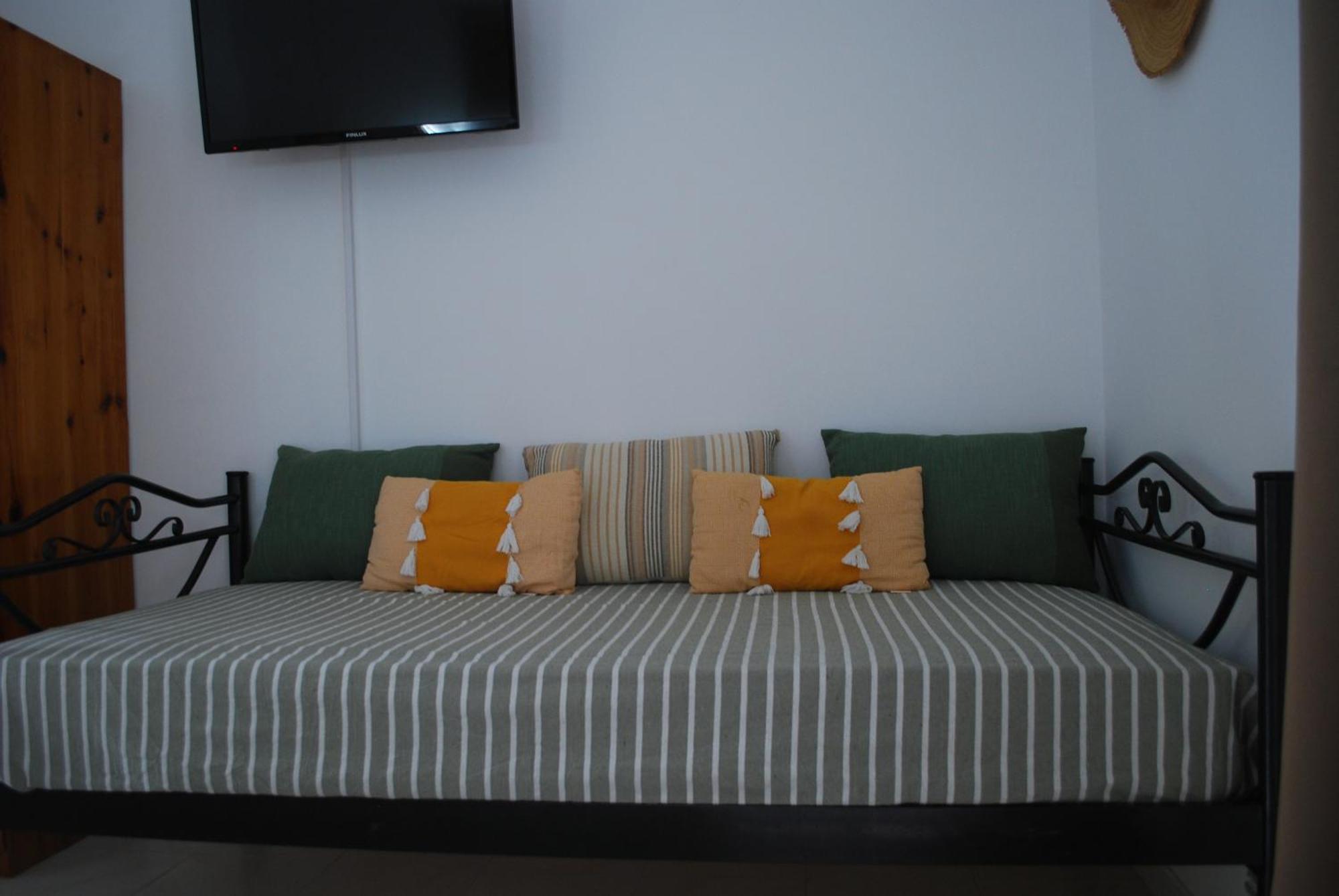 Sunset Rooms Agia Marina  Extérieur photo