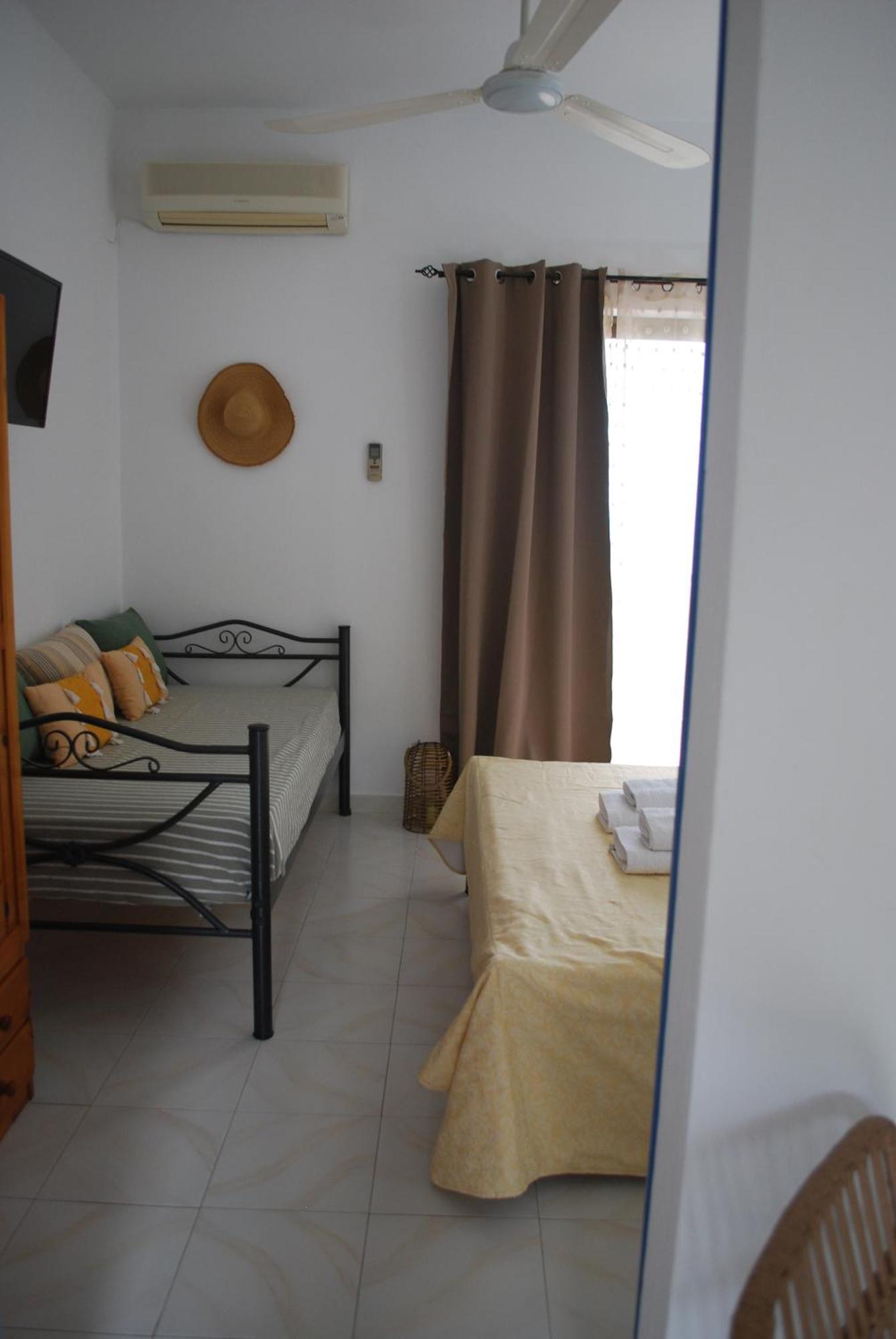 Sunset Rooms Agia Marina  Extérieur photo