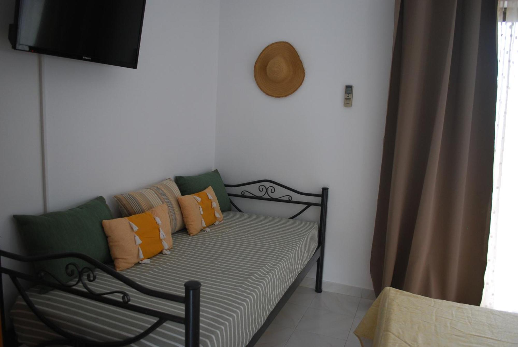 Sunset Rooms Agia Marina  Extérieur photo