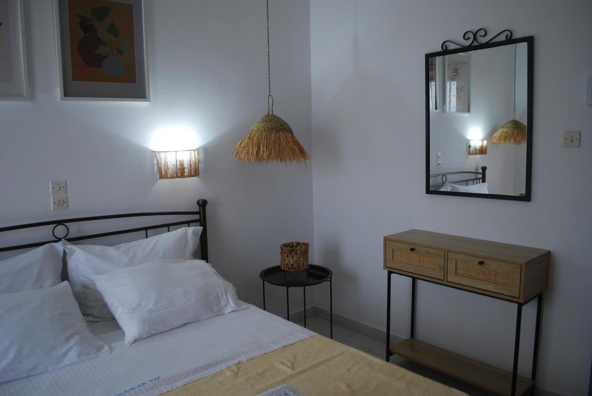Sunset Rooms Agia Marina  Extérieur photo